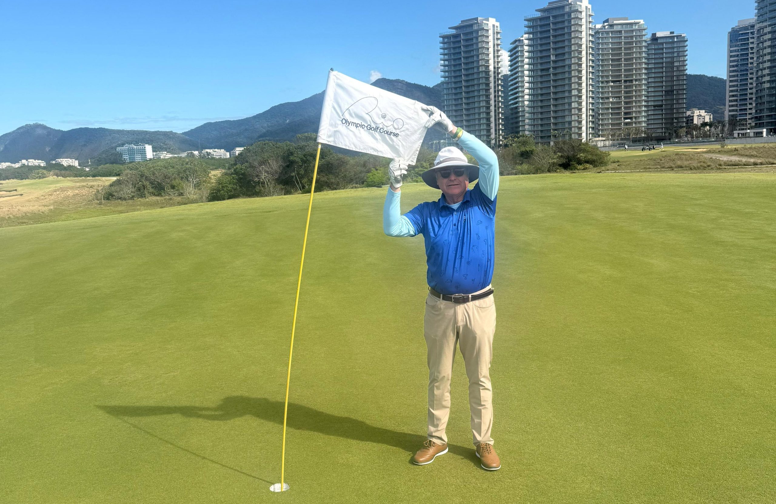 Golfista de 70 anos consegue uma das jogadas mais difíceis do golfe, no Sul-Americano Sênior, no Rio