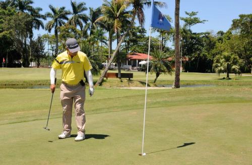 Chou Chao Ming putt no 9