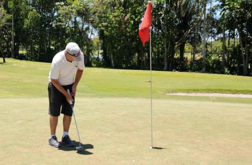 Frank Wisbrun putt no 4