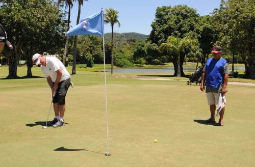 Frank Wisbrun putt no 9