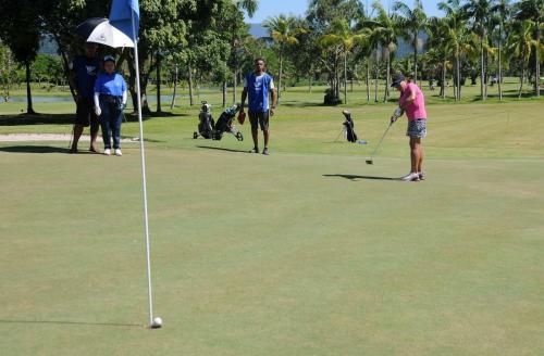 Vera Sarah Pick Dayan putt no 9