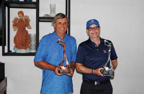 Carlinhos e Cladio Vasconcellos com seus trofeus