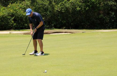 Claudio Vasconcellos putt no 10