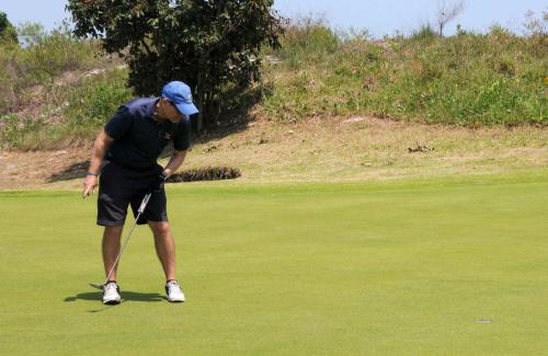 Claudio Vasconcellos putt no 17