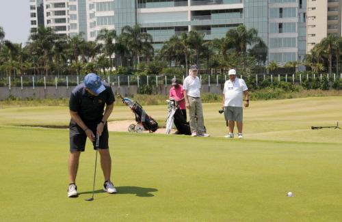 Claudio Vasconcellos putt no 18