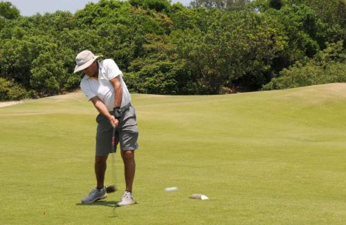constantino Ajimasto Junior impacto no tee do 5