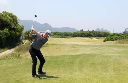Douglas Black no tee do 16
