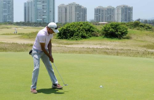 Emerson Godinho putt no 4