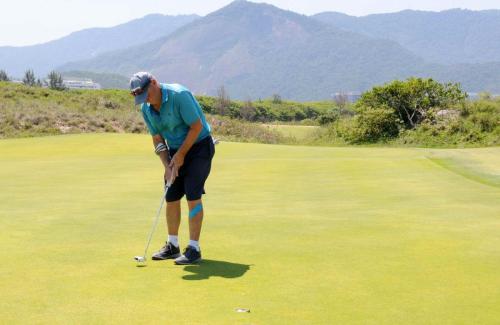 Frank Wisbrun putt no 1