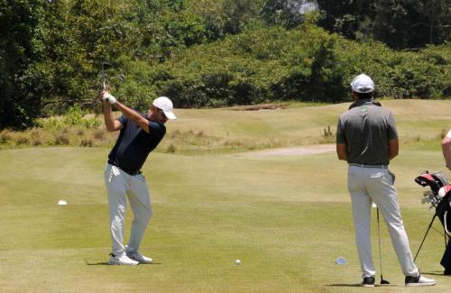Giovani Thibau Christofaro backswing no tee