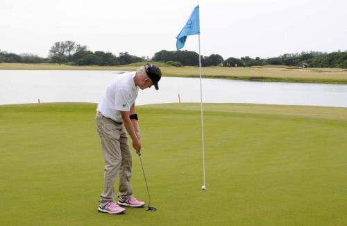 Jeffrey Kiley  putt