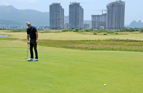 Jose Antonio Amaral Goes putt no 4