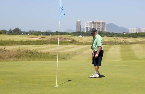 Jose Fernando Braga Alves putt no 18