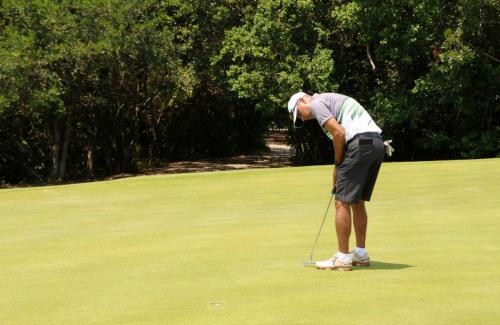 Otavio Lima putt no 10