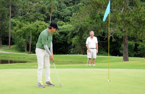 Ademir Mazon putt no 1