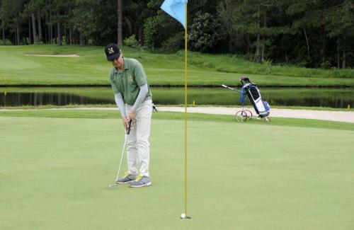 Ademir Mazon putt