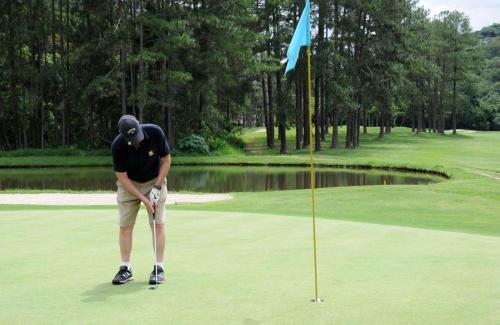 Antonio Lang Junior putt no 1