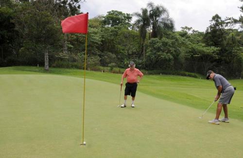 constantino Ajimasto Junior putt no 9