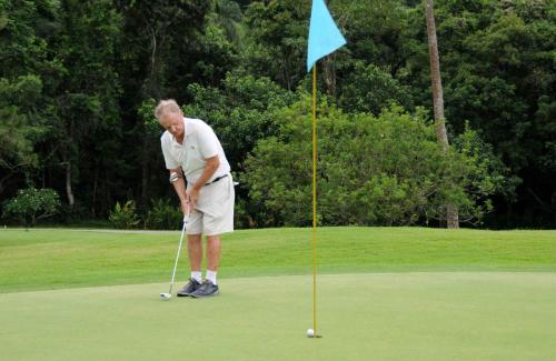 Frank Wisbrun putt no 1