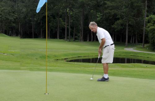 Frank Wisbrun putt