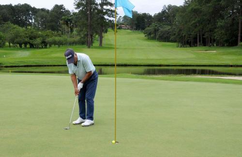 Isaac Dayan putt no 1