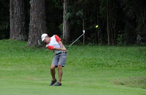 Nestor Casado impacto no fairway