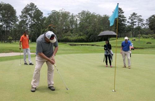 Oswaldo Sheldon Filho putt no 1
