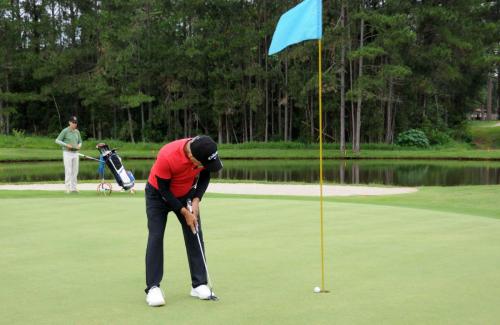 Ramiro Yabumoto putt no 1