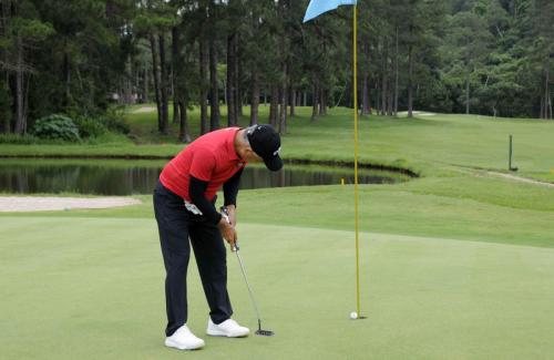 Ramiro Yabumoto putt