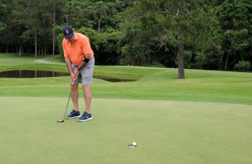 Ubirajara Camargo putt no 1