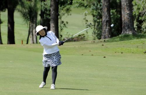 Chieko Takita impacto no fairway