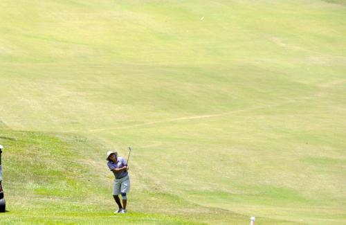 Constantino Ajimasto Junior no fairway do 1