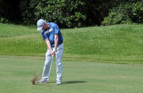 Douglas Black impacto no fairway do 1